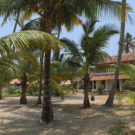 Pozhiyoram Ayurveda Beach Resort Alappuzha 외부 사진